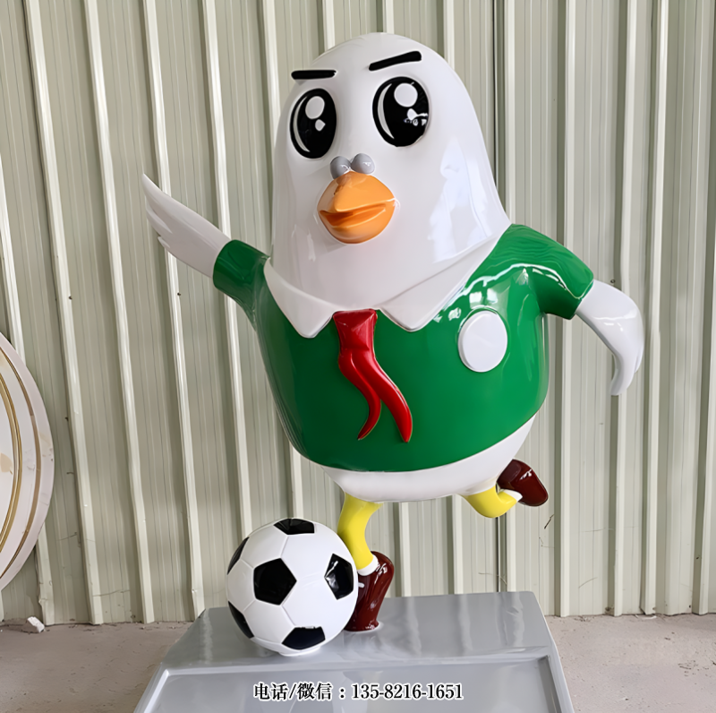 踢足球的卡通鴿子雕塑 踢足球的卡通鴿子雕塑
