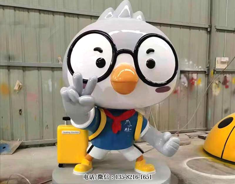 戴紅領(lǐng)巾的卡通小雞學(xué)生雕塑 戴紅領(lǐng)巾的卡通小雞學(xué)生雕塑