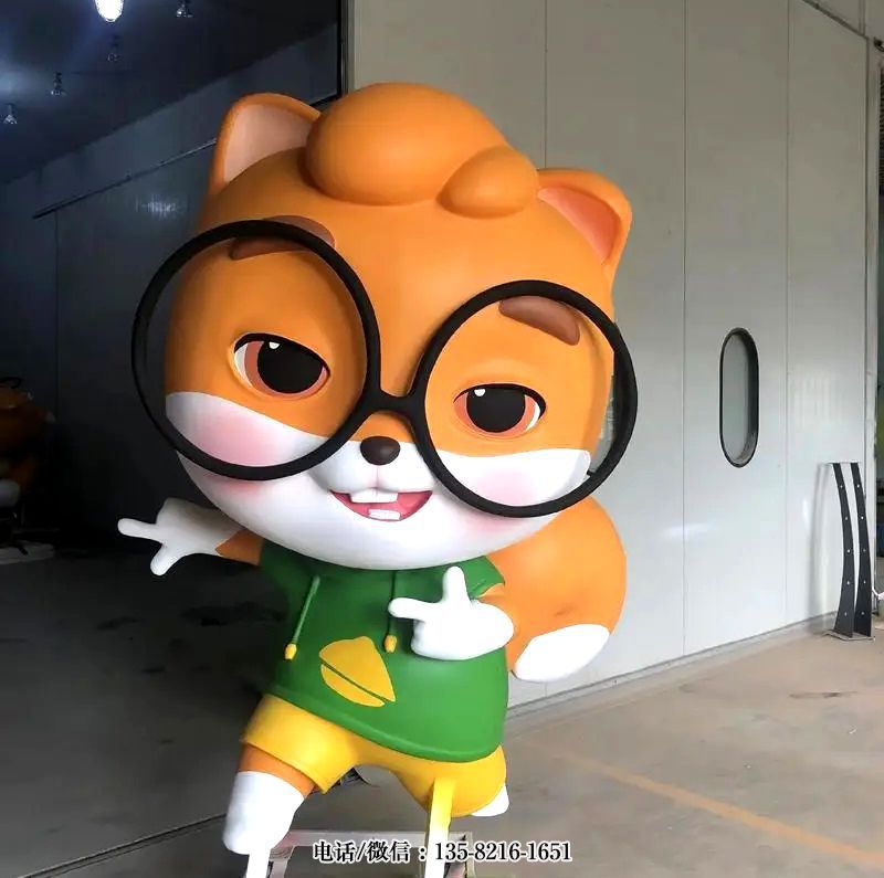 戴眼鏡的卡通松鼠ip形象雕塑 戴眼鏡的卡通松鼠ip形象雕塑