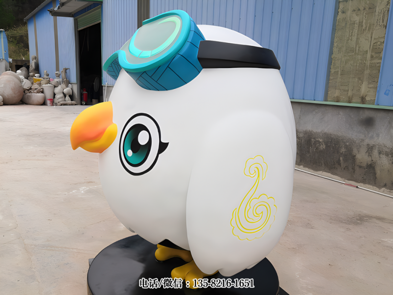 頭戴護(hù)目鏡的卡通小鳥雕塑 頭戴護(hù)目鏡的卡通小鳥雕塑