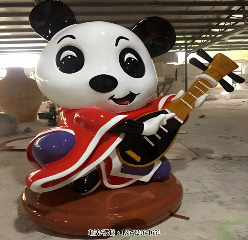 彈琵琶的卡通熊貓雕塑 彈琵琶的卡通熊貓雕塑