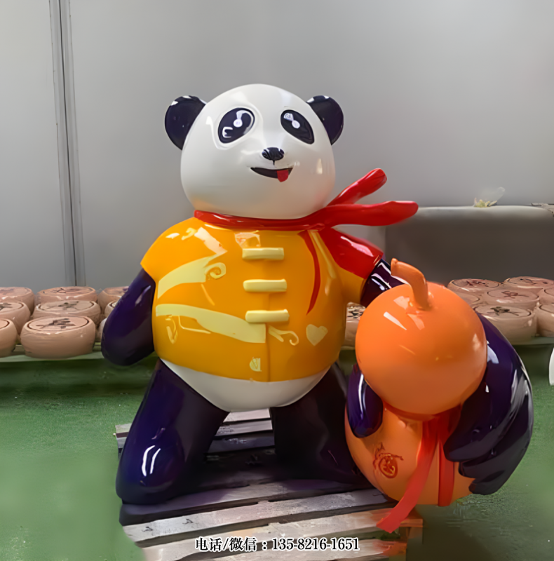 手持酒葫蘆的卡通熊貓雕塑 手持酒葫蘆的卡通熊貓雕塑