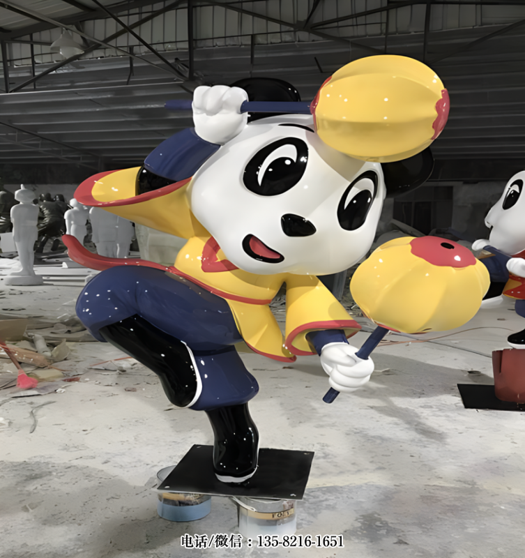 玩紫金錘的卡通熊貓 玩紫金錘的卡通熊貓