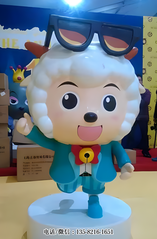 穿禮服戴墨鏡的喜羊羊雕塑 穿禮服戴墨鏡的喜羊羊雕塑