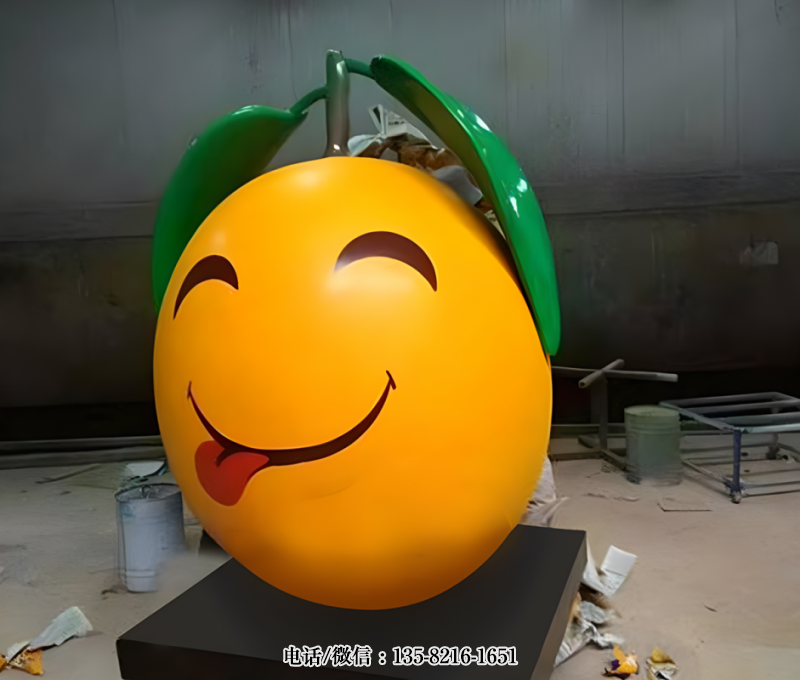吐舌頭的卡通柑橘雕塑 吐舌頭的卡通柑橘雕塑