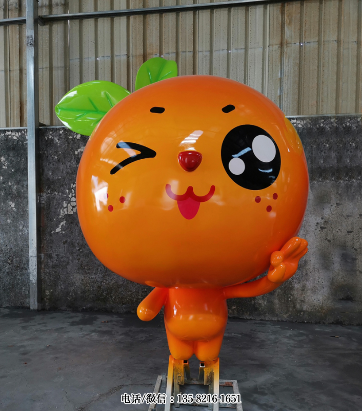 睜一只眼閉一只眼的卡通柑橘公仔 睜一只眼閉一只眼的卡通柑橘公仔