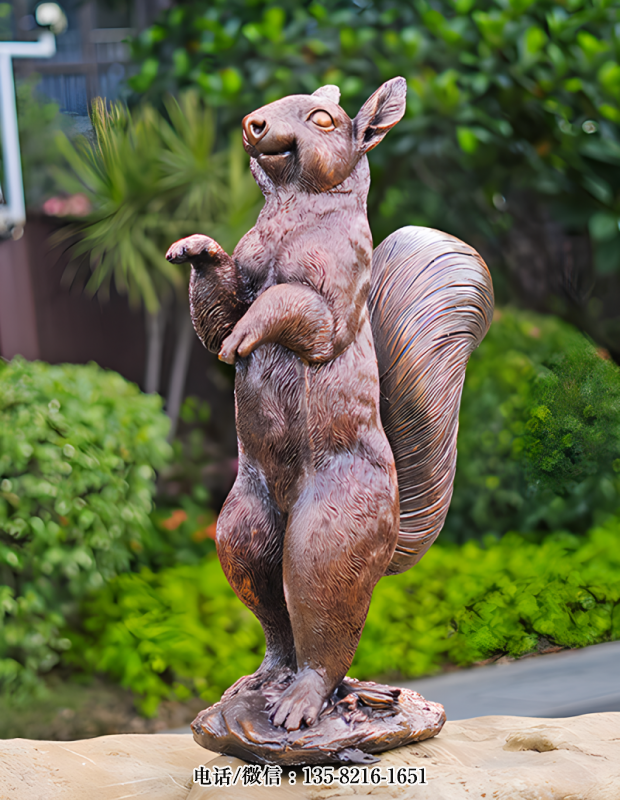 玻璃鋼仿真松鼠雕塑 (1) 玻璃鋼仿真松鼠雕塑 (1)