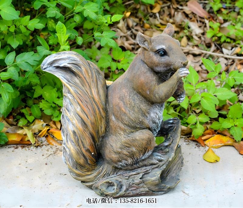 玻璃鋼仿真松鼠雕塑 (3) 玻璃鋼仿真松鼠雕塑 (3)